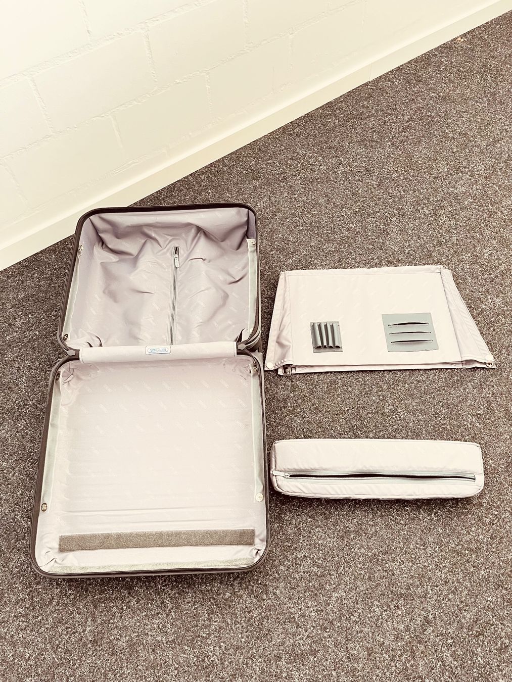 Rimowa Valigie: RIMOWA Cabin-/Business-/Compact-Koffer – Usato da Pfäffikon ZH venduto da thefifthminority 3