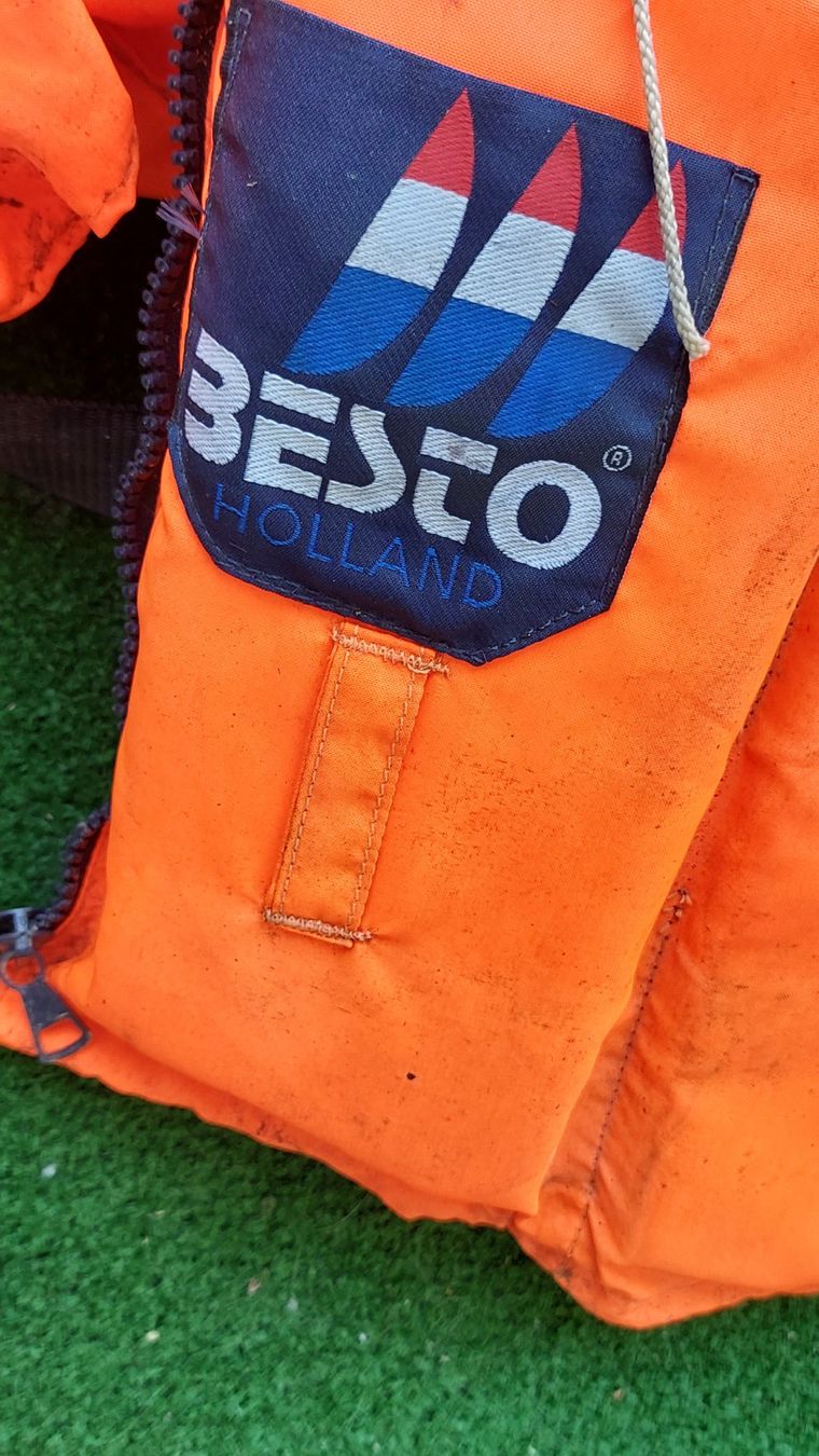 Gilets de sauvetage: Rettungswesten – D'occasion à Bollingen par Jan07 4