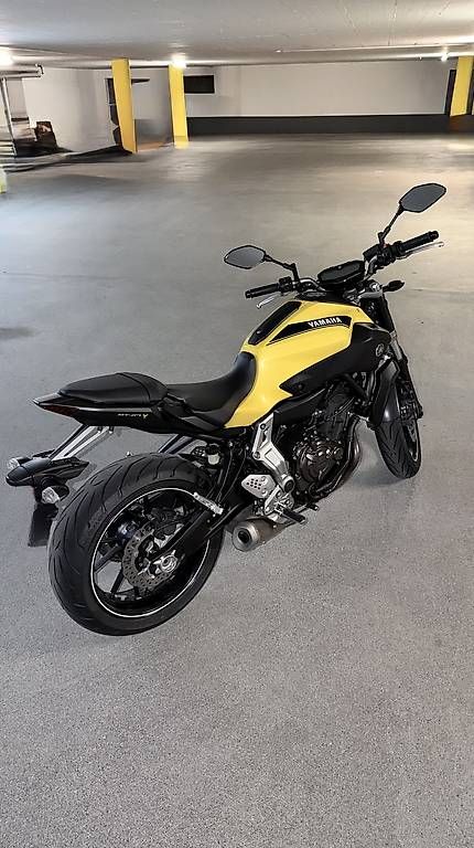 Yamaha Strada: YAMAHA MT07 | TOP | HURRIC | Topcase | Windshield – Usato da Volketswil venduto da Kokosnuss300 2