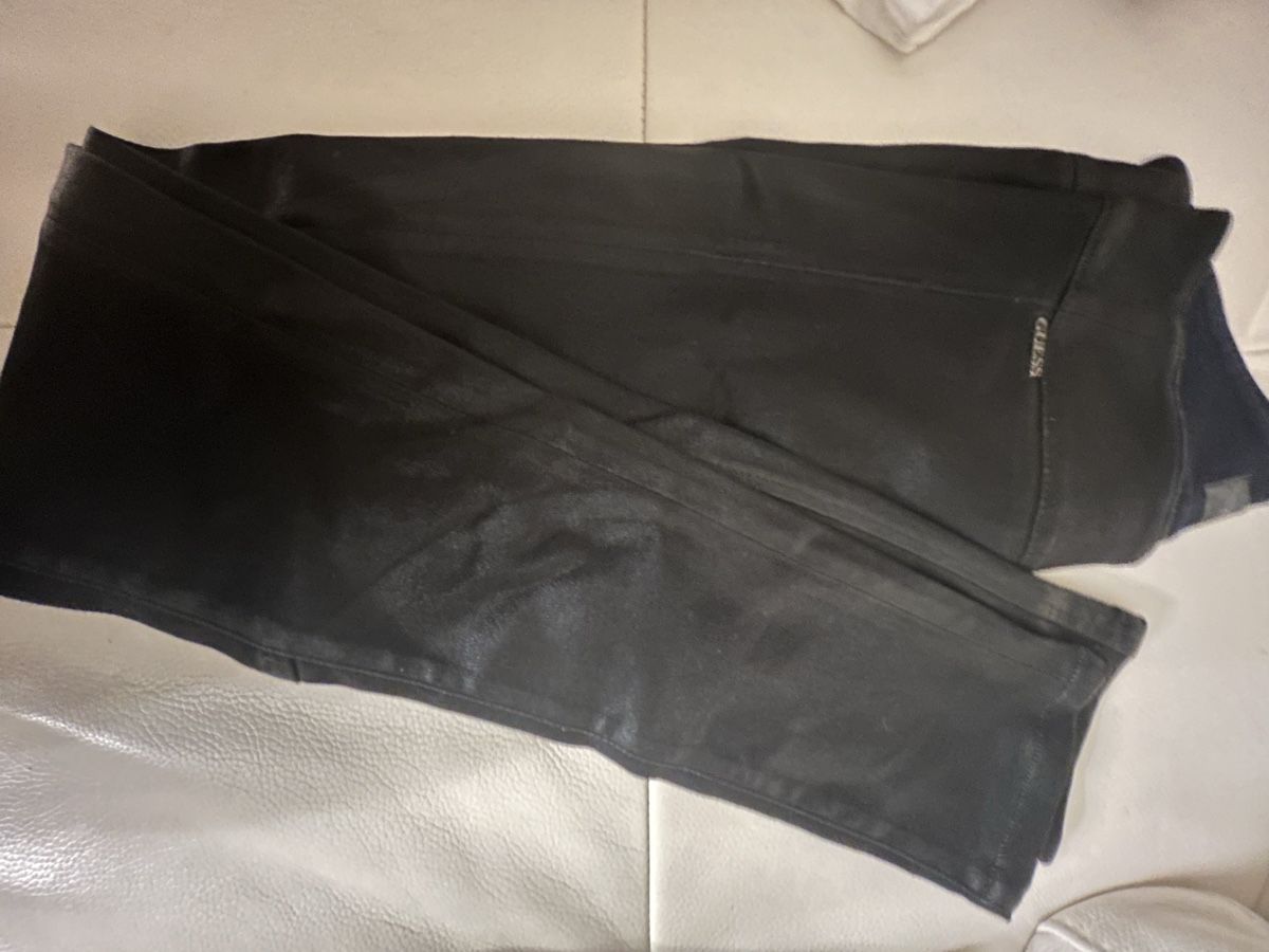 Guess Pantaloni: Guess – Nuovo (secondo la descrizione) da Pully venduto da Kalissa