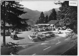 Cafe Kerenzer Berghus bei Filzbach - Parkplatz, Classic Car