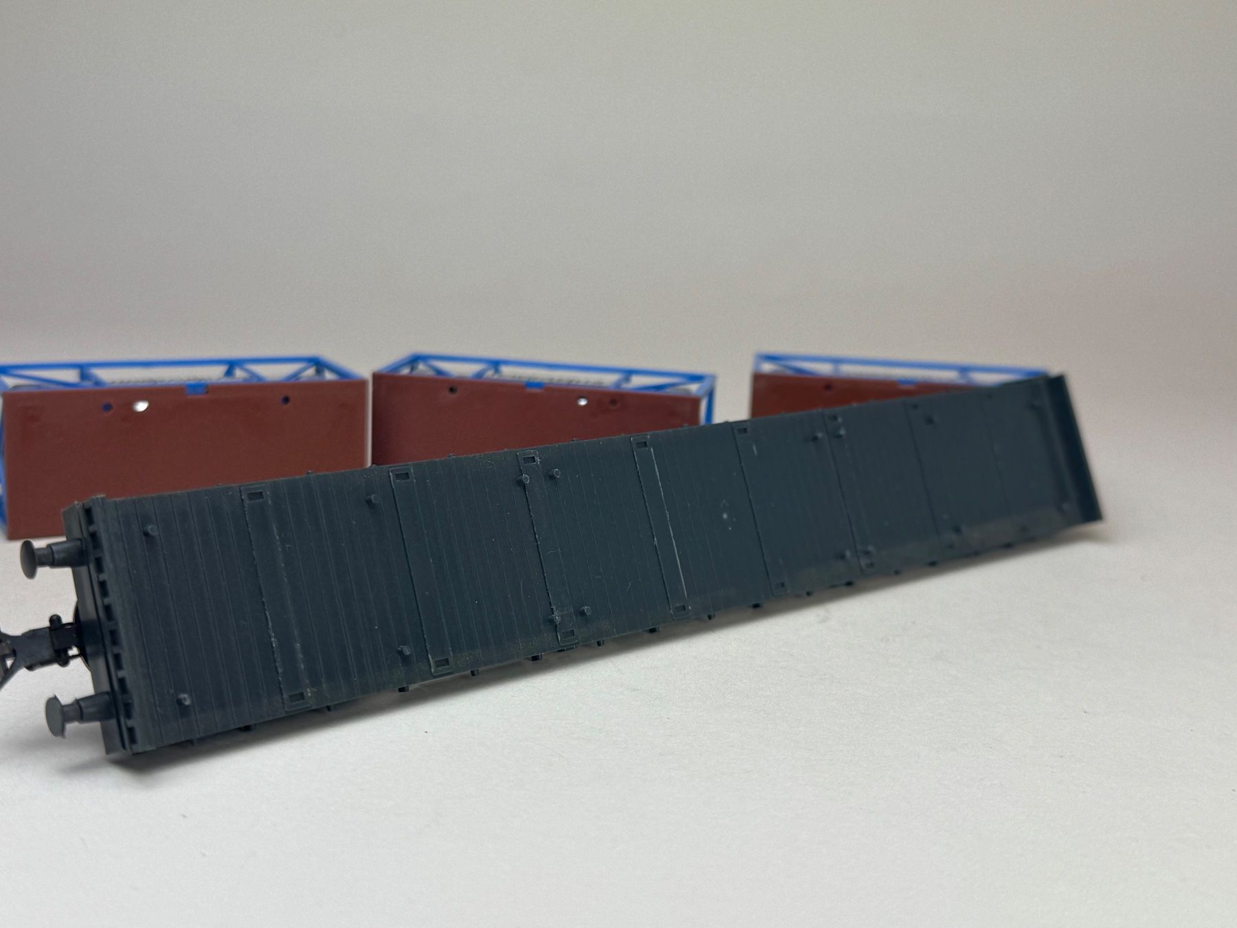 Liliput Modellini di ferrovie: Liliput Containerwagon  Container Haesaerts – Usato da Elm venduto da Wikmtz 3
