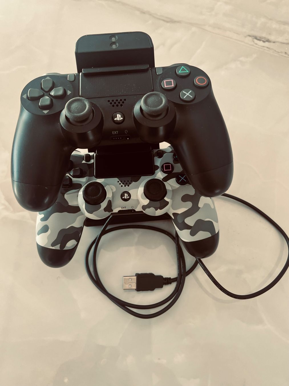 Sony Controller: Pack 2 Stk. PS4 Controllern – Usato da Zürich venduto da T.E.B