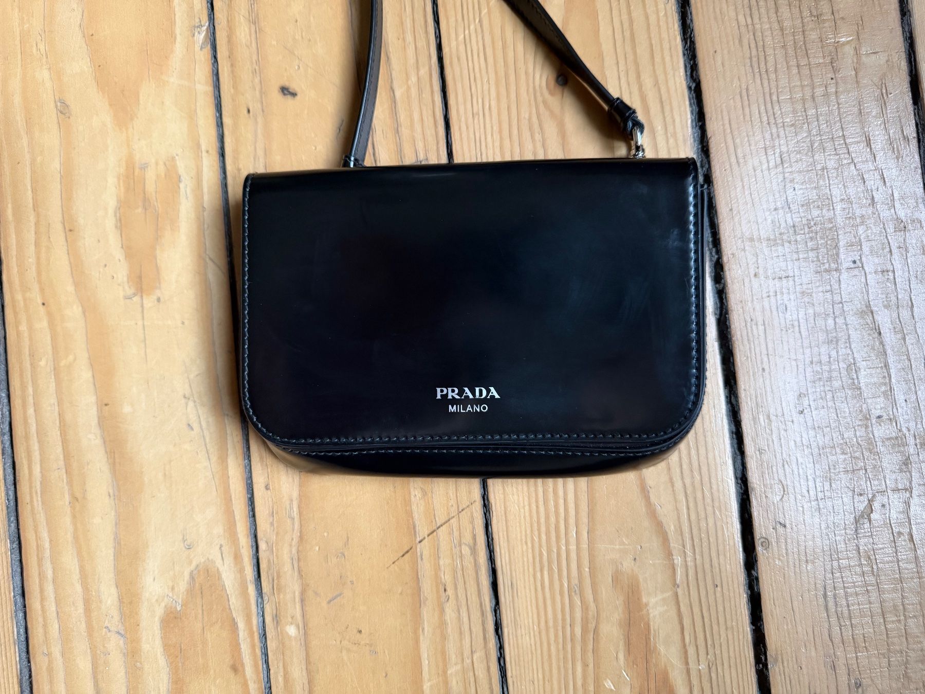 Prada Taschen: Prada Mini Cross Bag – Gebraucht aus Zürich von Romjana 2