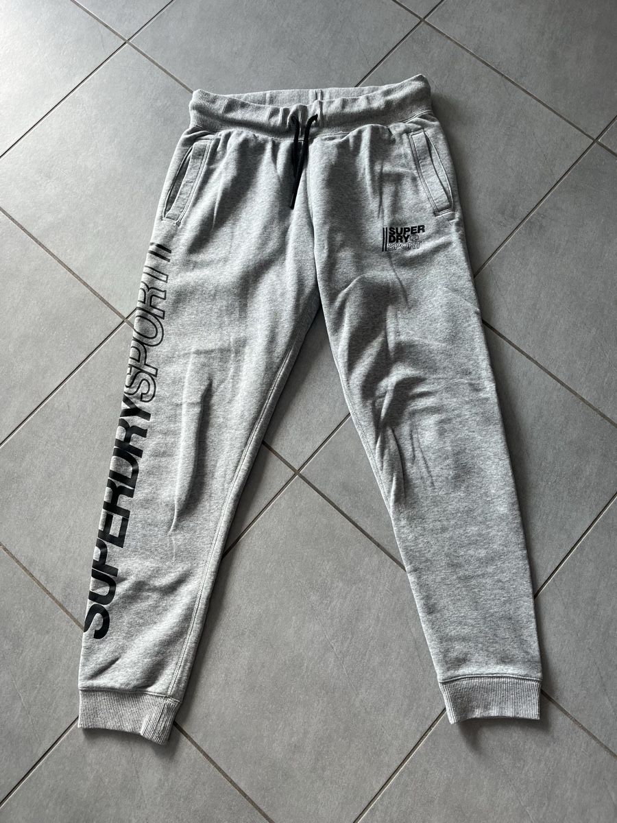 Superdry Hosen: Superdry Jogginghose neuwertig – Neu (gemäss Beschreibung) aus Wetzikon ZH von jen_bcq5