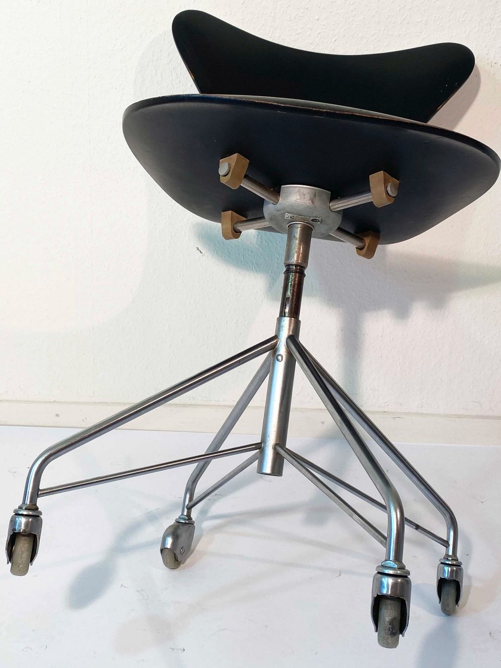Fritz Hansen Chaises: Arne Jacobsen Model 3117 – D'occasion à Beringen par Kultgut 4