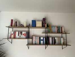 Bücherregal