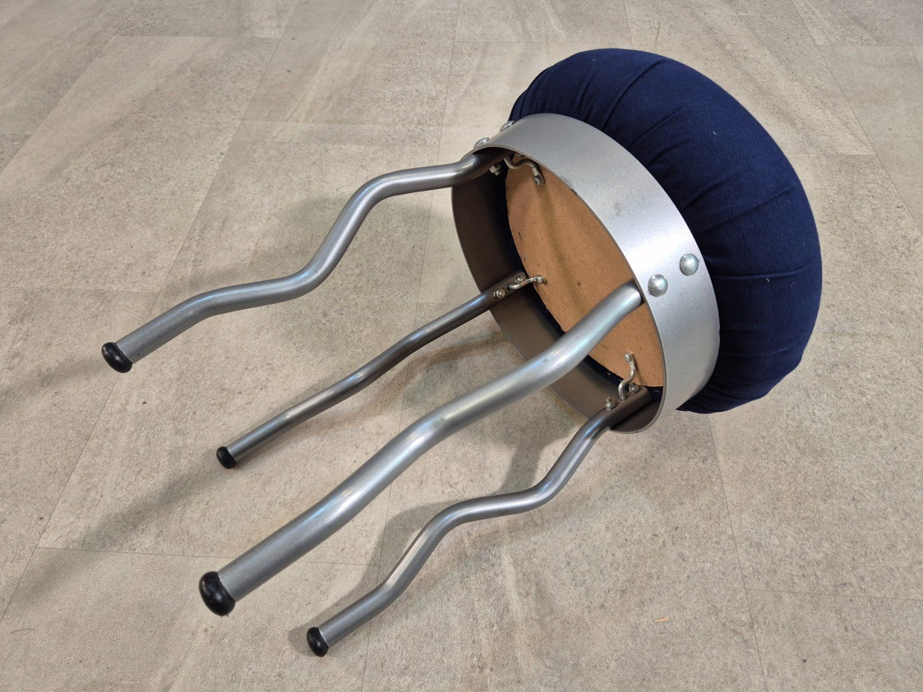 Ikea Sgabelli: 1995 IKEA Uri Stool by Per Ivar Ledang, Postmoderner Hocker – Usato da Solothurn venduto da Blinker9359 7