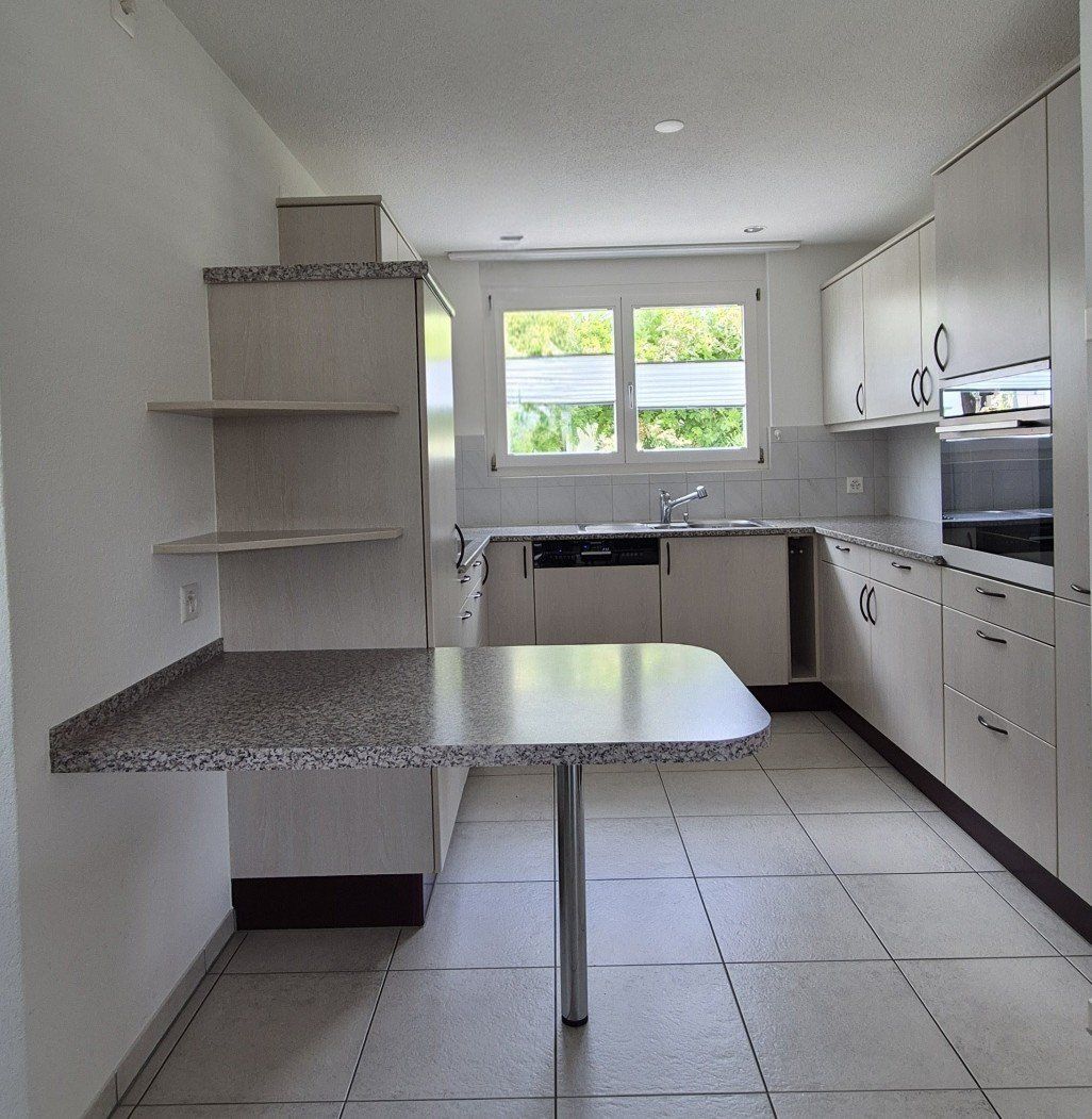 Cucine complete: U-Form Küche gut erhalten – Usato da Niederrohrdorf venduto da luki-05