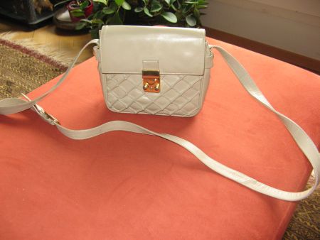 kleine Tasche beige Leder Locher