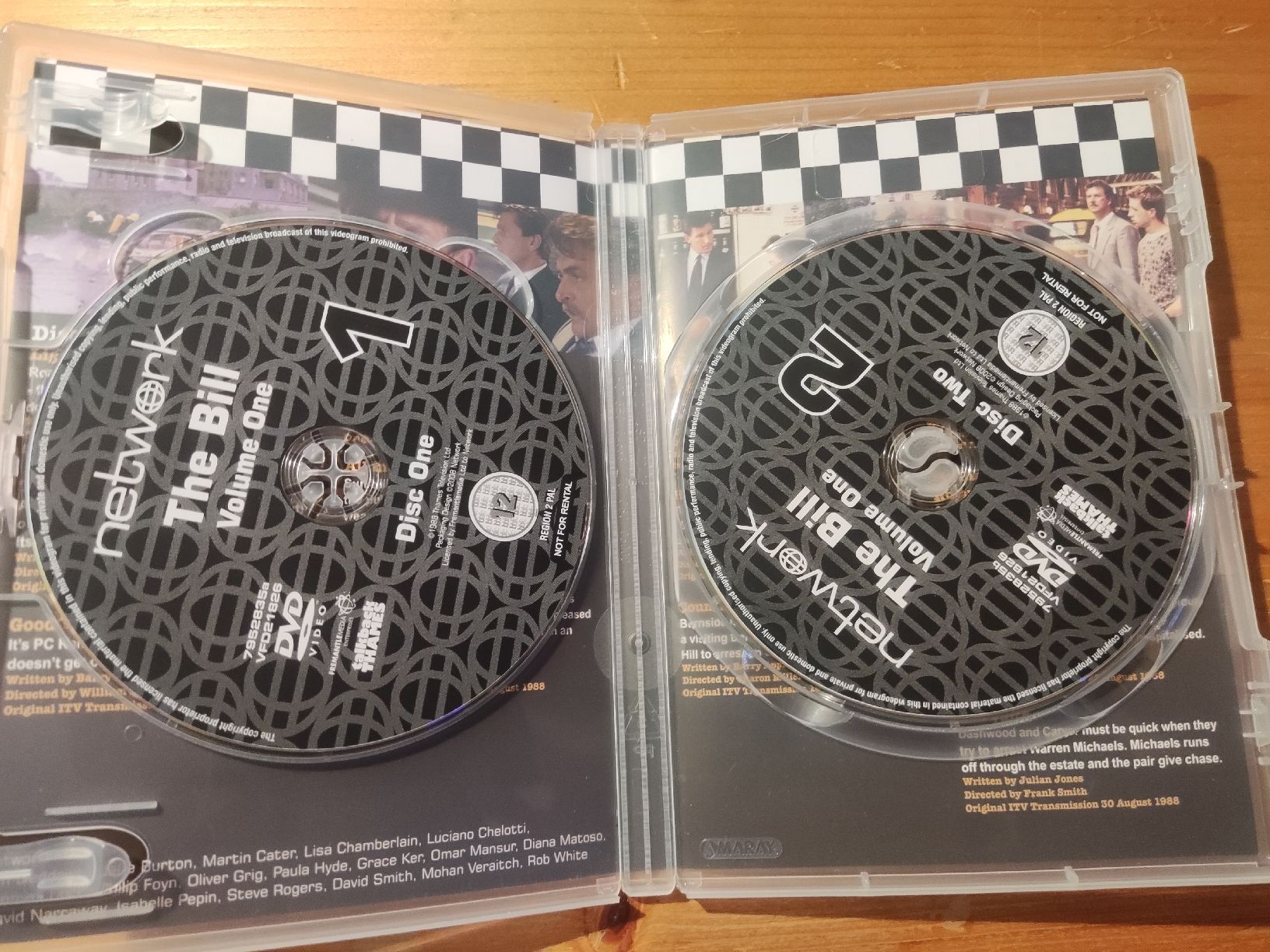 Tutti i DVDs: The Bill - Volume One - 2 Disc Set (DVD) – Usato da Oberembrach venduto da giu_7ksd 2