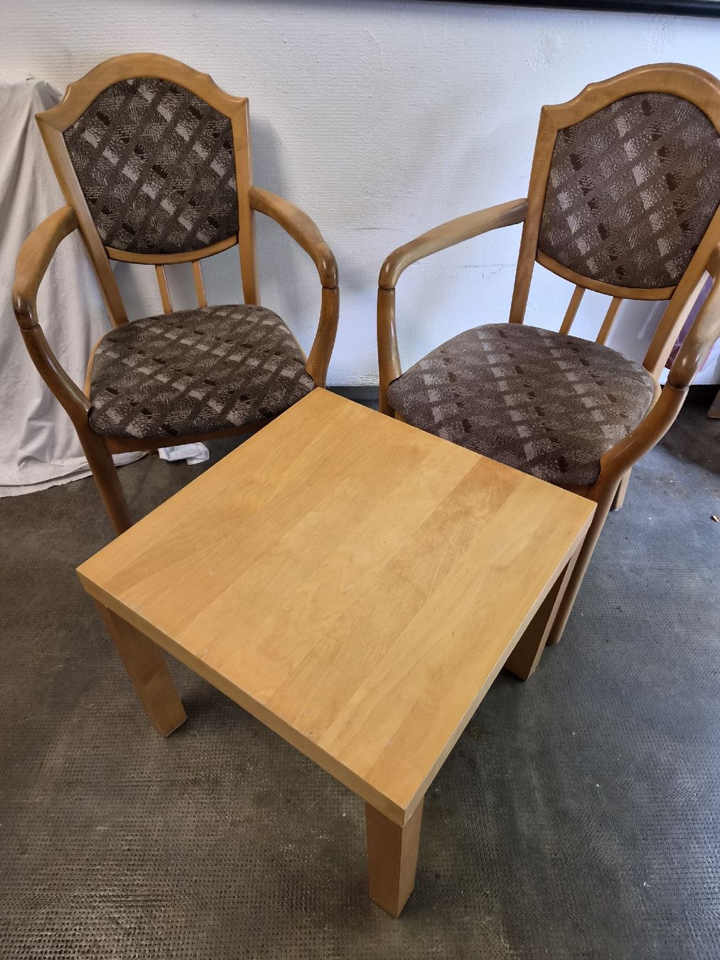 Set di tavolo e panche: Stühle und kleine Tische  – Usato da Riehen venduto da mbahn