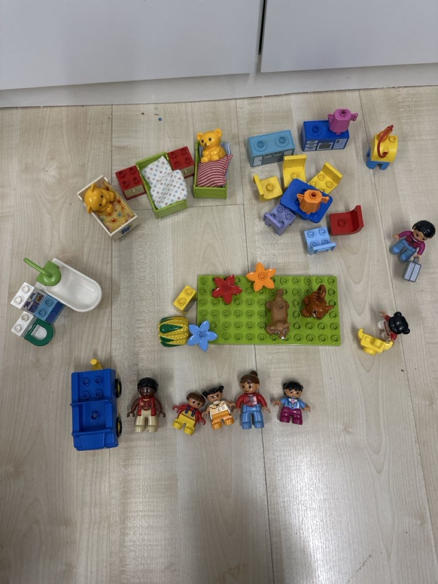 Lego Jouets: Duplo Möbel & Figuren – D'occasion à Birmenstorf AG par MrsMela