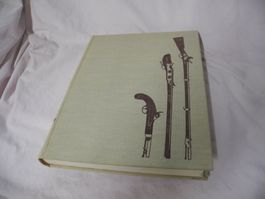 MILITÄR  BUCH  THE COLLECTION OF GUNS  SEHR GUT ERHALTEN