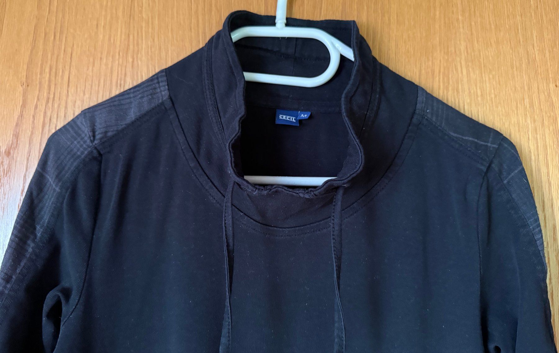 Maglioni & Felpe: Pulli Celil schwarz mit grauen Einsätzen – Usato da Zäziwil venduto da kreative-ideen 4