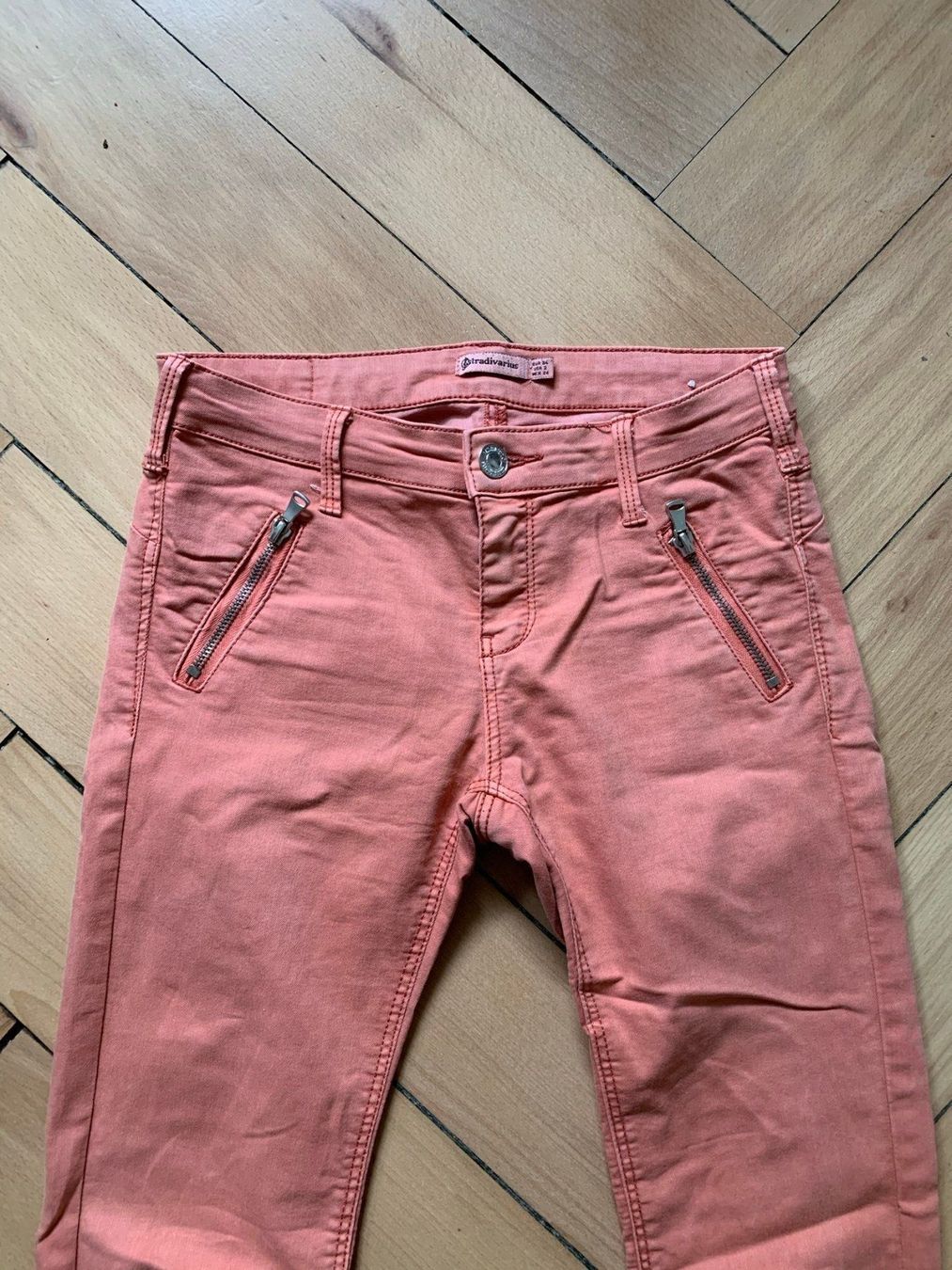 Stradivarius Jeans: STRADIVARIUS - Jeans terracotta 34 – Usato da Zürich venduto da Diazaio 1