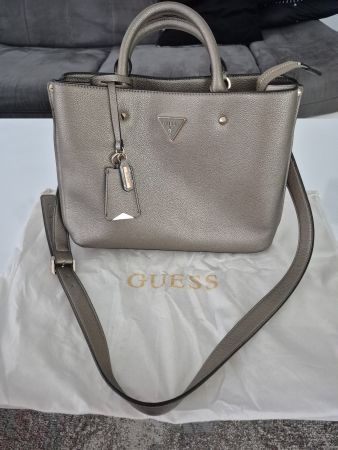 Guess Handtasche Silbergrau Lederimitat guter Zustand