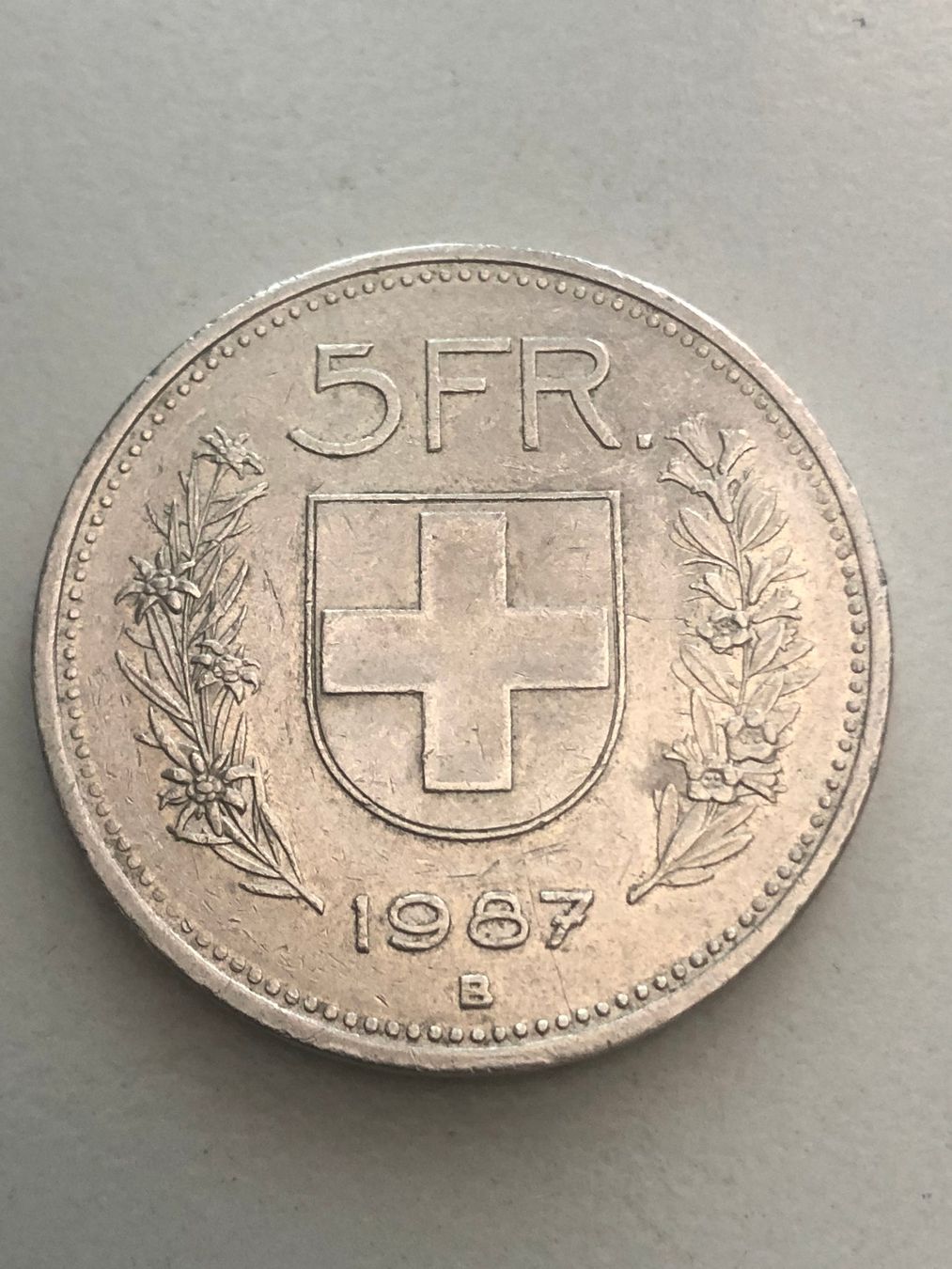 Toutes les monnaies: 5 Fr. 1987 mit vertiefter Randschrift – D'occasion à Schötz par Odpa