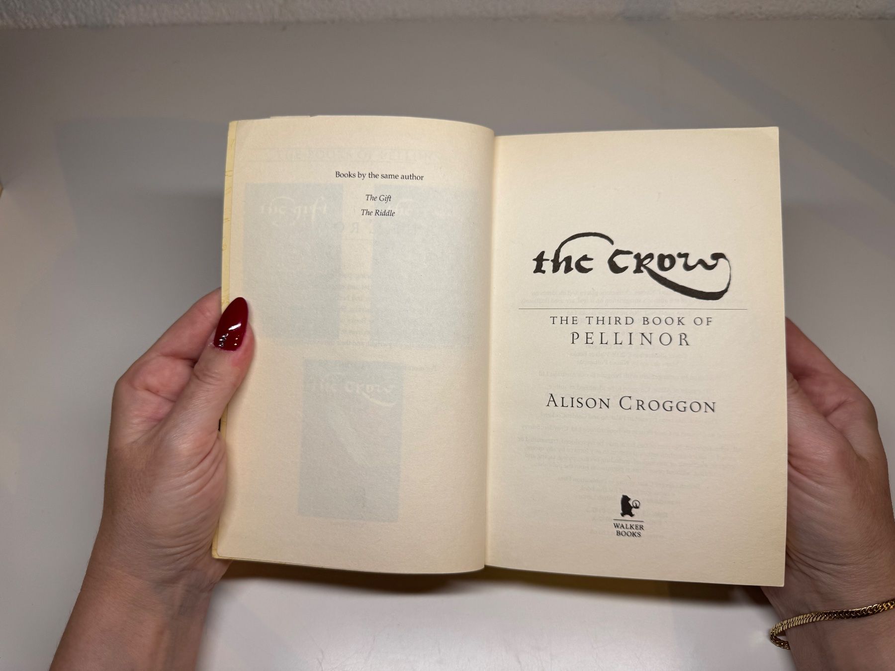 Libri: NOVEL: Alison Groggon, The Crow – Usato da Grosswangen venduto da English_books 2