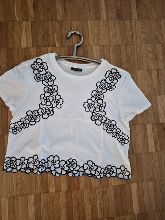 Topshop T-Shirt, Gr. 42, Weiss mit Blumen - Sommertrend!