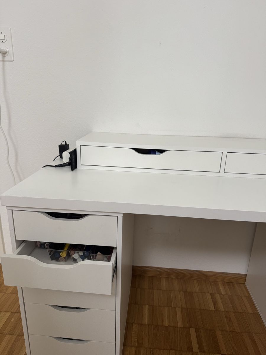 Ikea Tavoli da trucco: Schminktisch mit Schublade – Usato da Binningen venduto da Maydin1 3