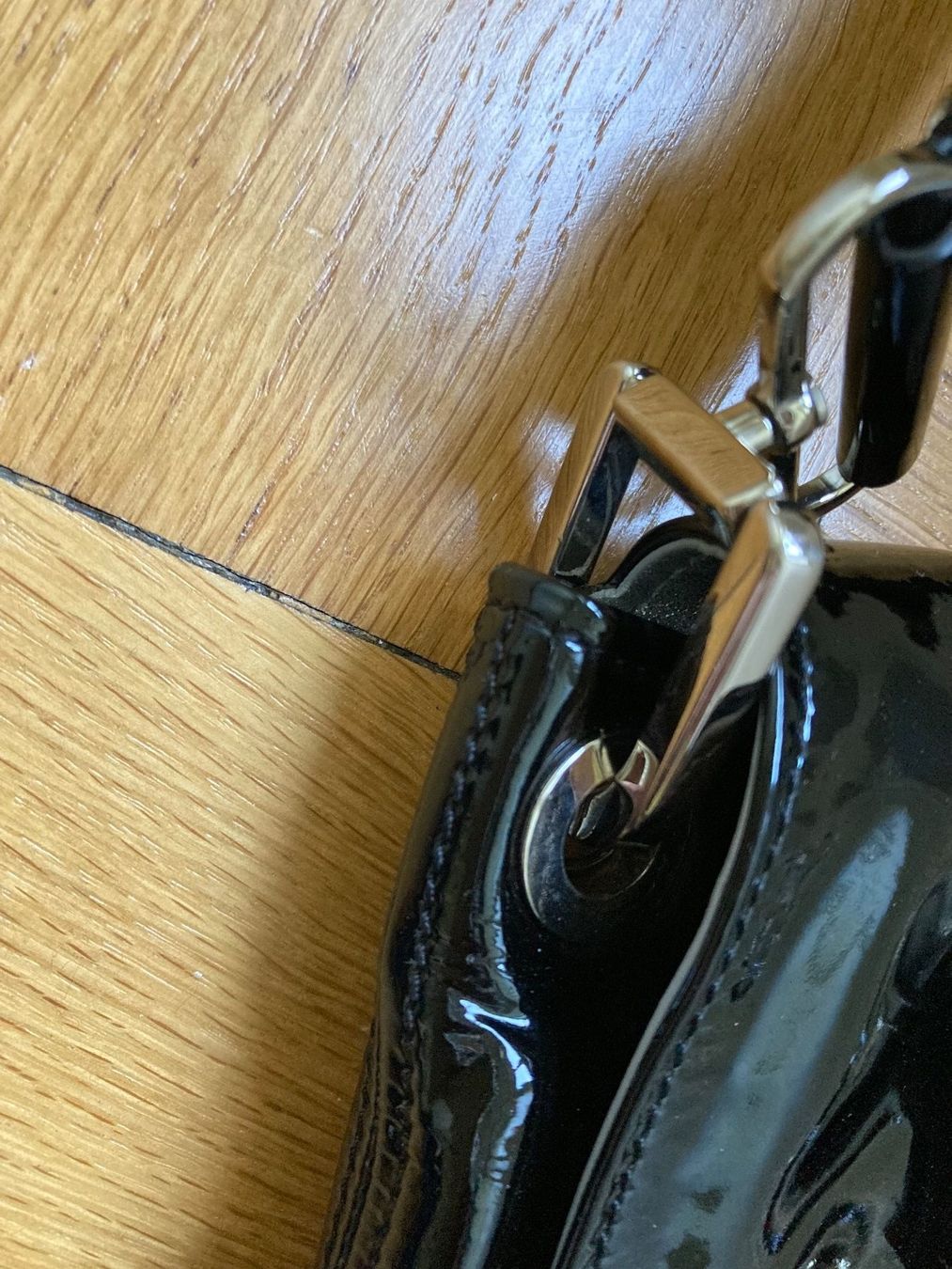 Borse da donna: ROGER VIVIER BLACK SMALL PATENT LEATHER SHOULDER BAG – Nuovo (secondo la descrizione) da Zürich venduto da elegantissima 3