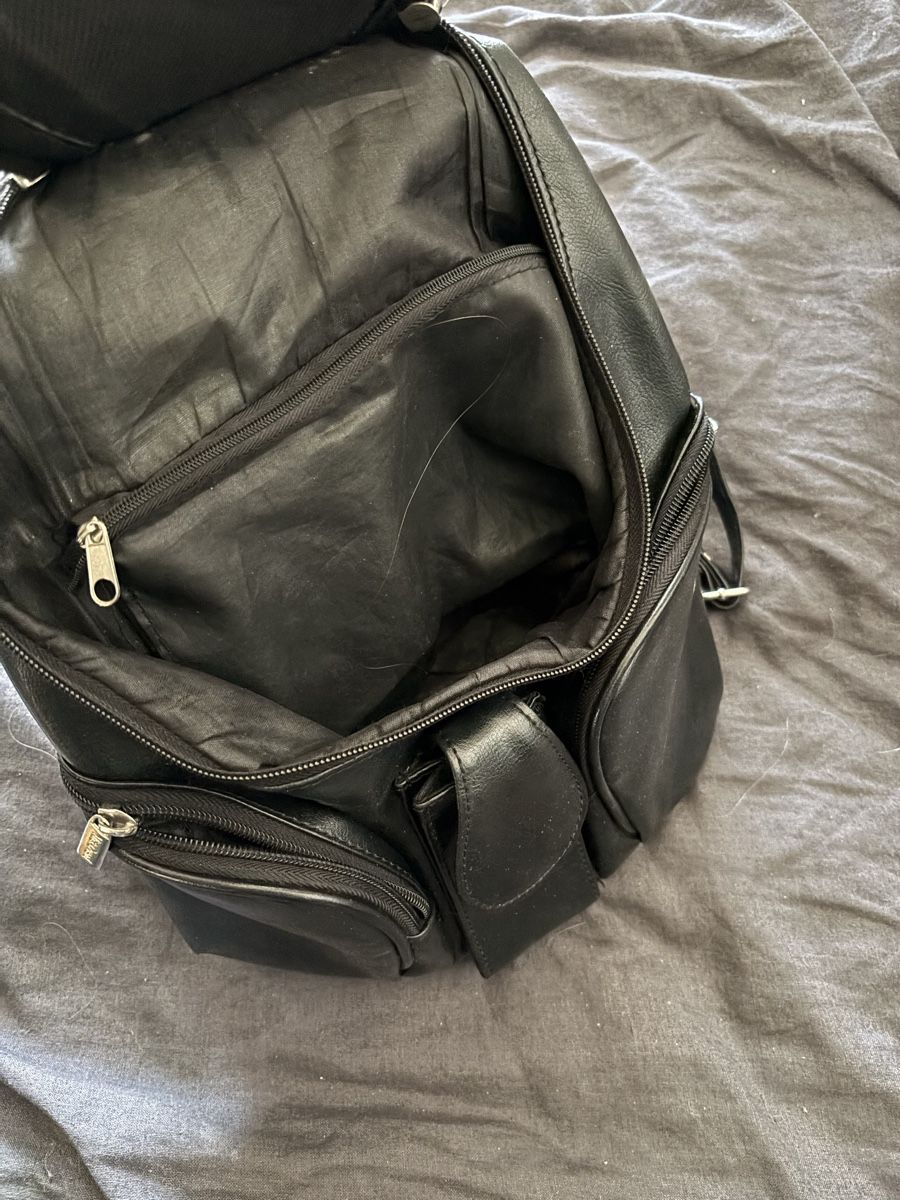 Rucksäcke: Black Backpack Mick Gourd Paris good condition – Gebraucht aus La Chaux-de-Fonds von joa_jk5g 4
