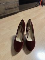 Damen Pumps in Dunkelrot mit Riemen akzeptabler Zustand