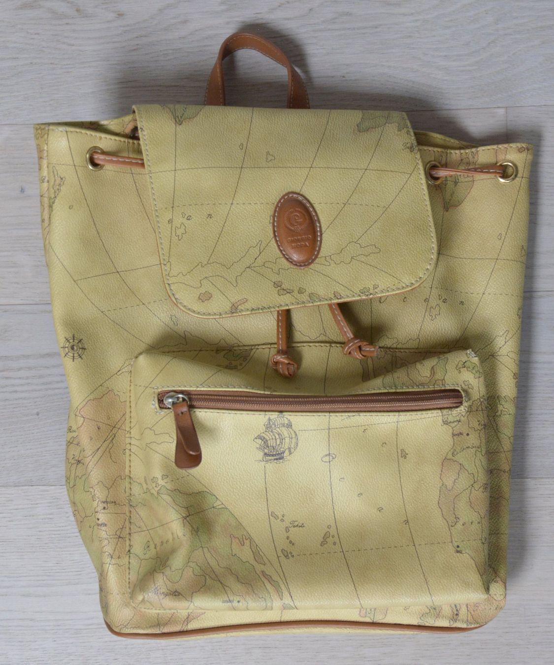 Zaini: Rucksack mit Landkarten Motiv – Usato da Niederhasli venduto da littledrop