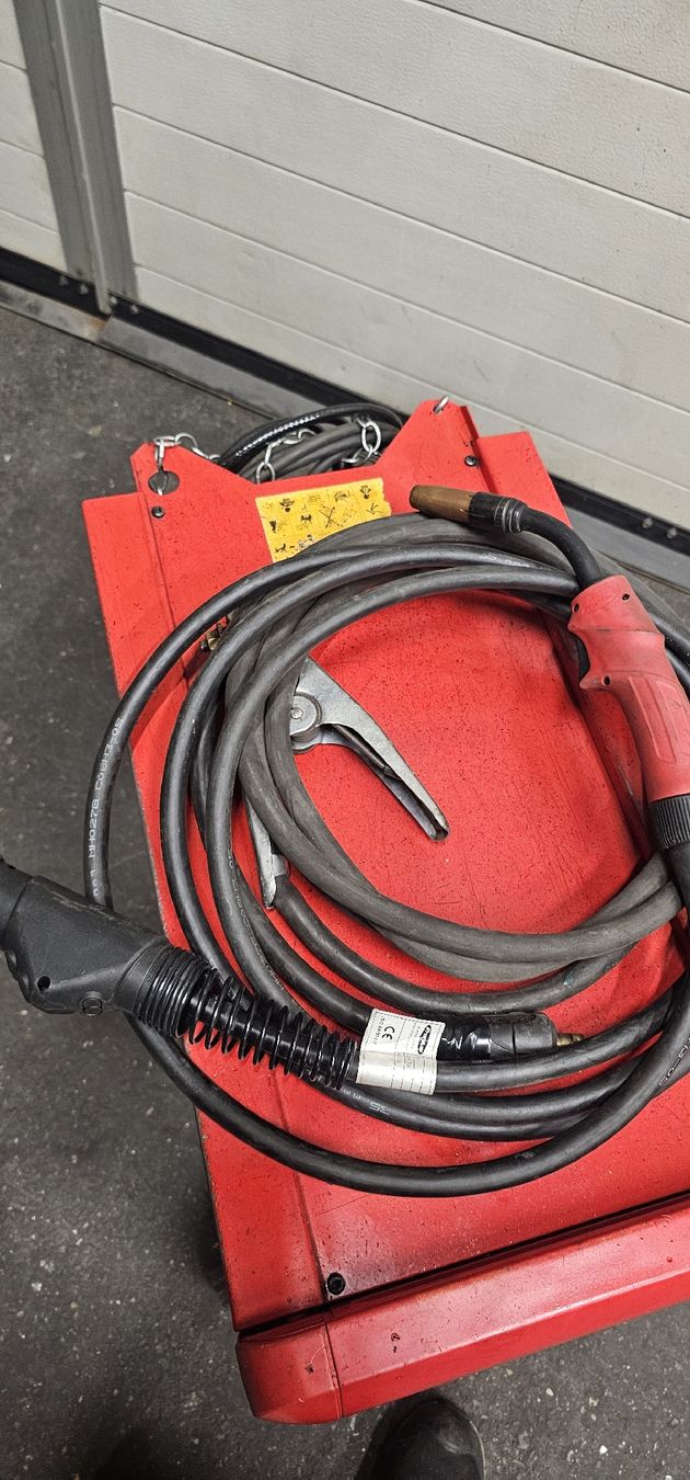 Oerlikon Saldatori: Schweissanlage Fronius Variostar 2500 – Usato da Emmenbrücke venduto da inf_l8yf 3