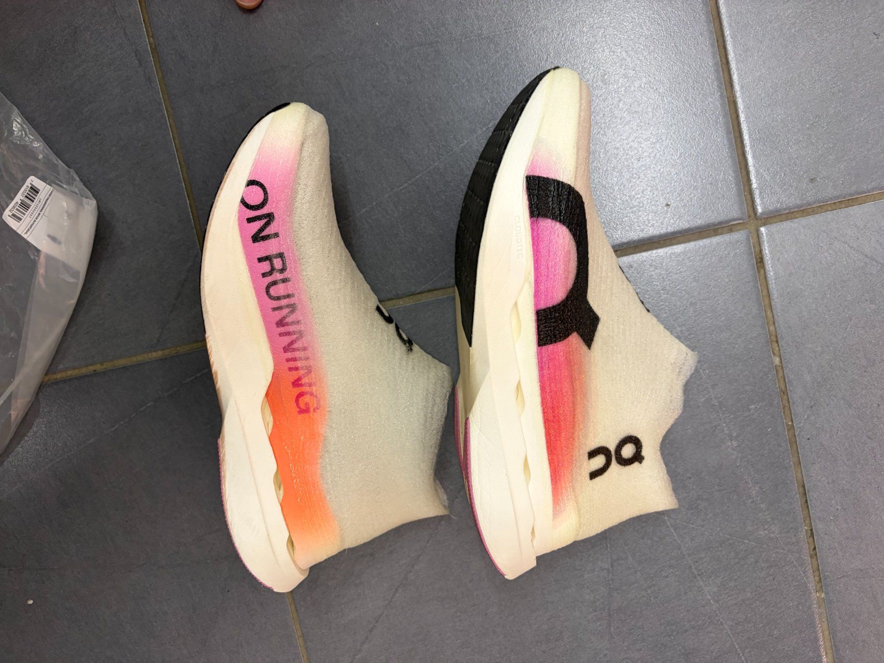 On Chaussures hommes: On LightSpray Cloudboom Strike - Unisex - Grösse EU 40 – D'occasion à Zürich par luk_tar 1