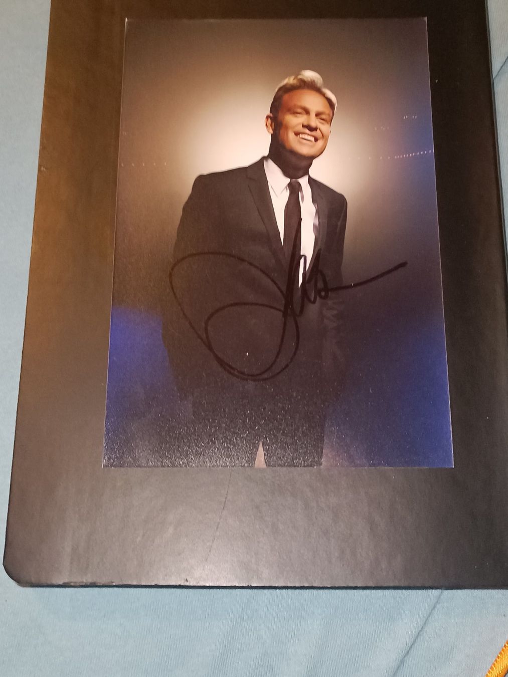 Autografi: Jason Donovan -  handsigniertes Foto – Usato da Menziken venduto da Artographs