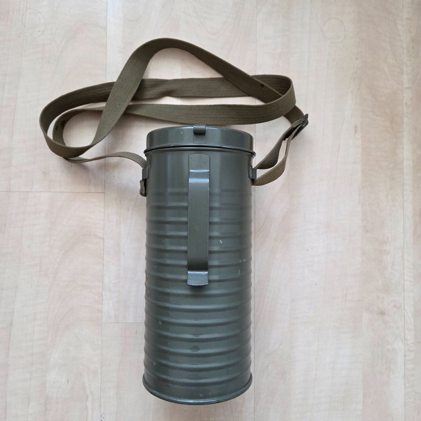 Uniformi: Gasmaskenbüchse des Schweizer Militärs – Usato da Zug venduto da Sunshine_113 1