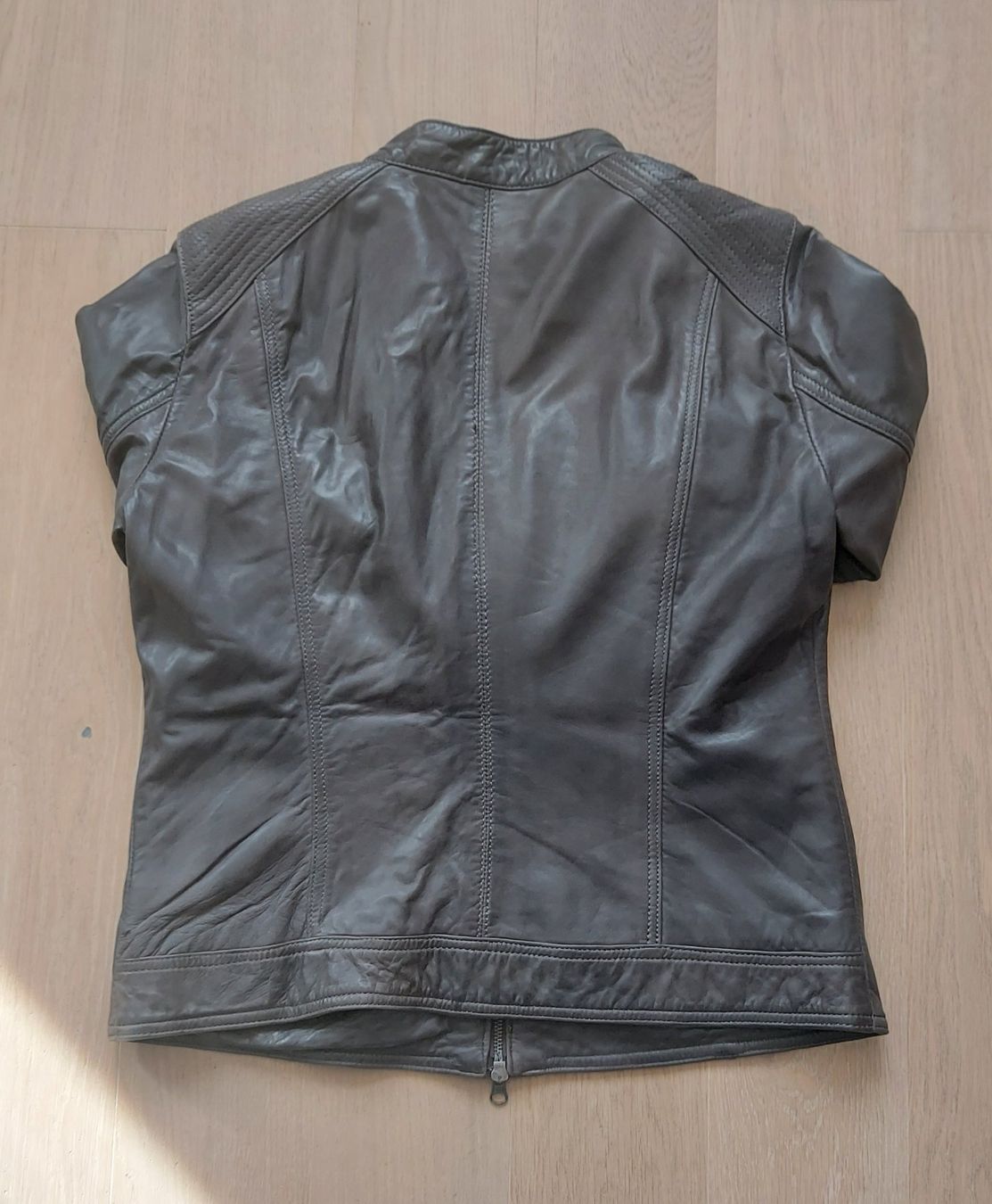Giacche: zeitlose Damen- Lederjacke – Usato da Winterthur venduto da Psidler8 1