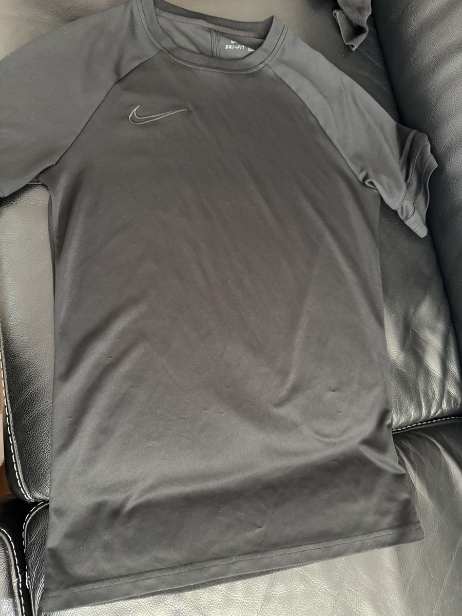 Nike T-Shirts: Nike T-Shirt schwarz – Gebraucht aus Winterthur von yar_dpp8
