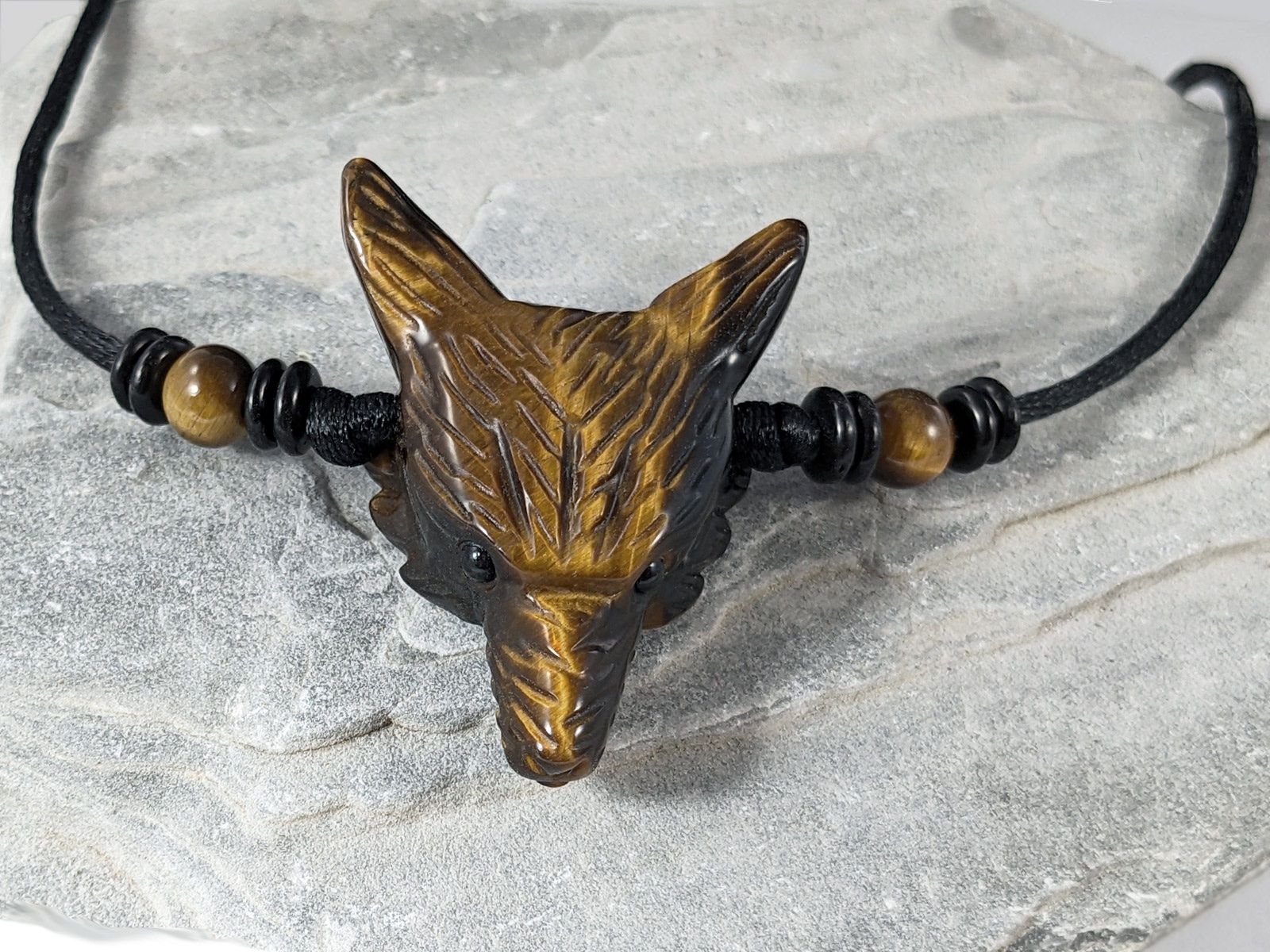 Minerali & Pietre curative: Tigerauge Wolfskopf Kette - Wolf Anhänger – Nuovo e nell'imballaggio originale da Meilen venduto da StoneGarden 1