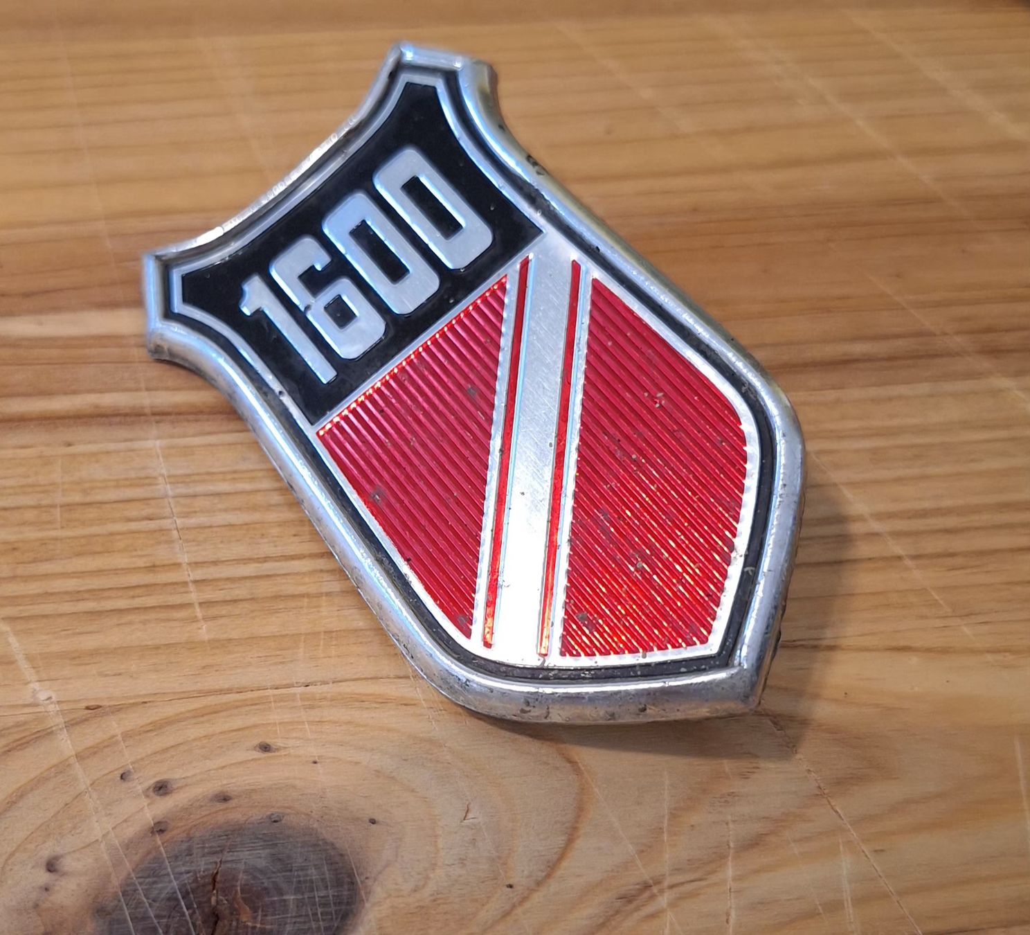 Ford Tutti pezzi di ricambio auto: Ford 1600 Embleme – Usato da Triesen venduto da BLACKSHEEP75