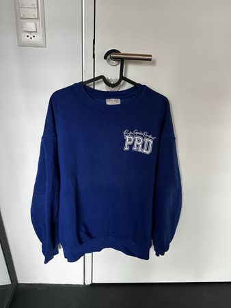 Dunkelblauer Pullover