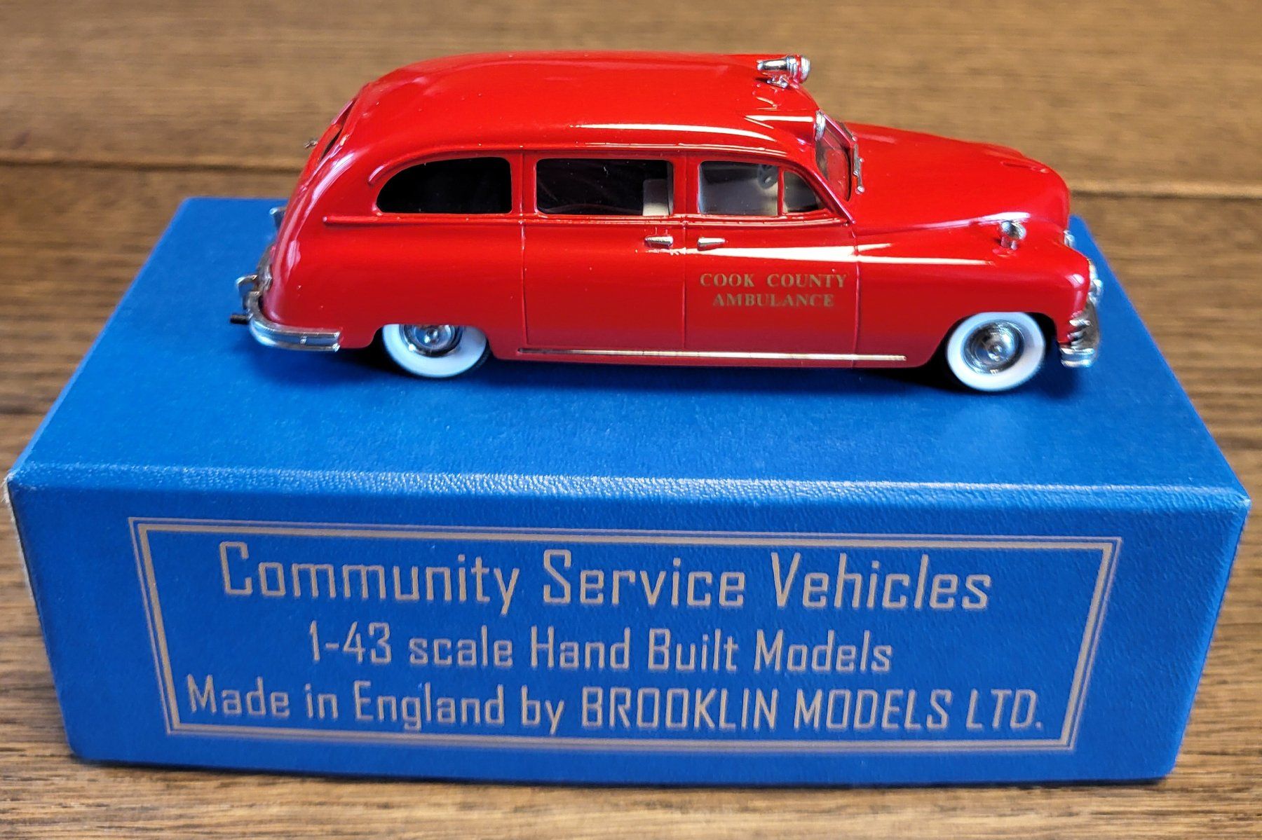 Brooklin Modellautos: Modellauto BROOKLIN MODELS 1950 Packard 1:43 rot – Gebraucht aus Sonceboz-Sombeval von ant_cd5j 2
