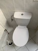 Stand WC Klosett inkl. Keramik Spülkasten und WC-Brille