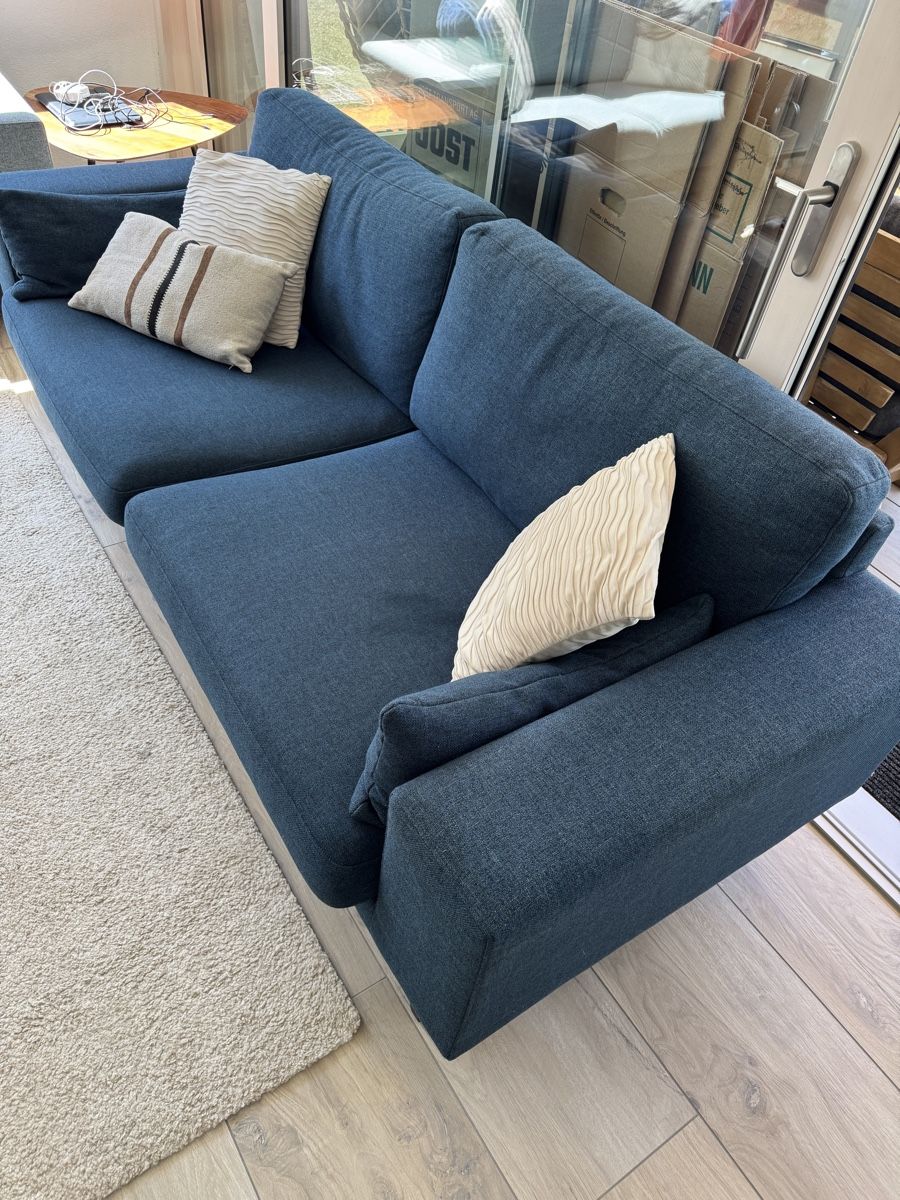 Divani: Micasa Sofa Couch Stoffsofa dunkelblau – Usato da Gelterkinden venduto da murattibox 1