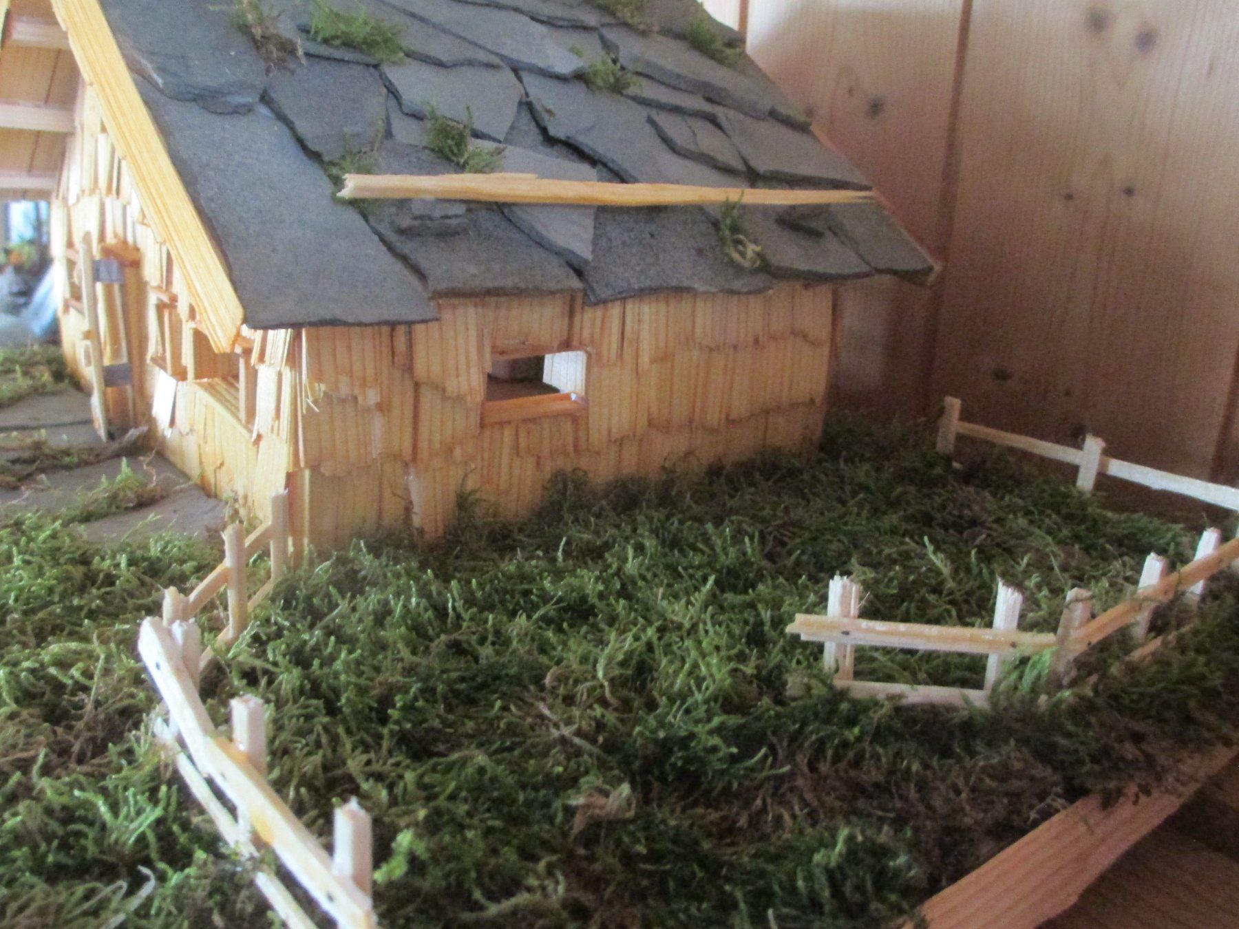 Alle Dekorationen: neue Krippe Chalet 2025 – Neu (gemäss Beschreibung) aus Hasle LU von Flamme6 2