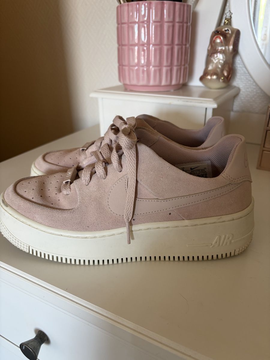 Nike Scarpe da donna: Nike Air Force 1 Damen – Usato da Basel venduto da Brunner.T 1