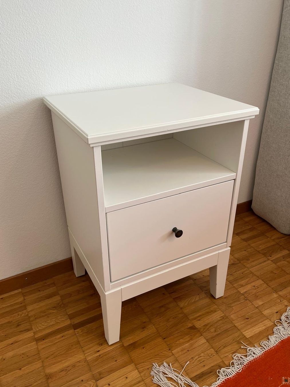 Ikea Nachttische: IKEA IDANÄS mit Schublade – Gebraucht aus Zürich von Nickel_Finn