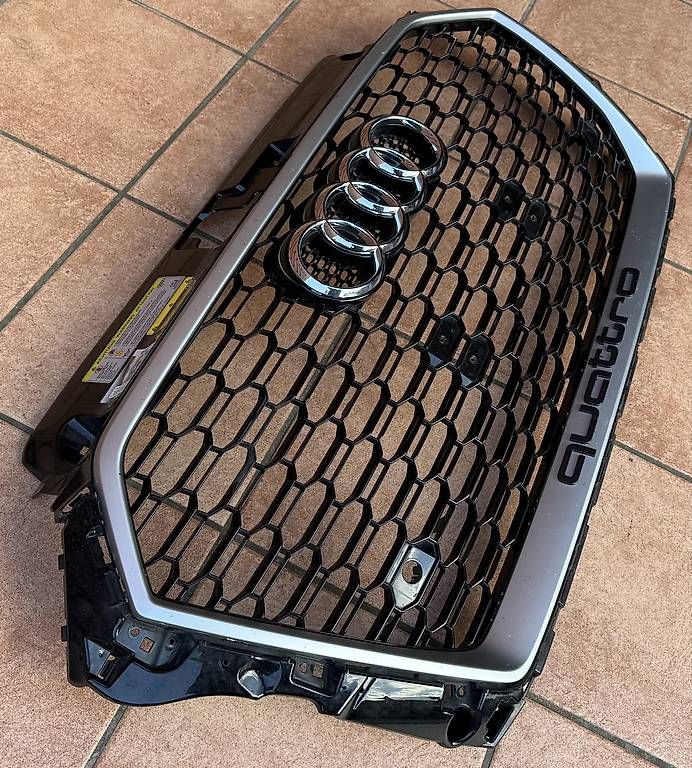 Audi Tutti pezzi di ricambio auto: Griglia Audi A3/S3/RS3 – Usato da Taverne venduto da aleeedg 1