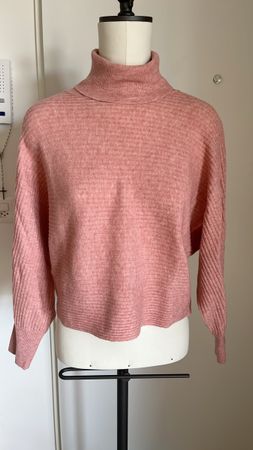 Cozy Pink Turtleneck Sweater Mango