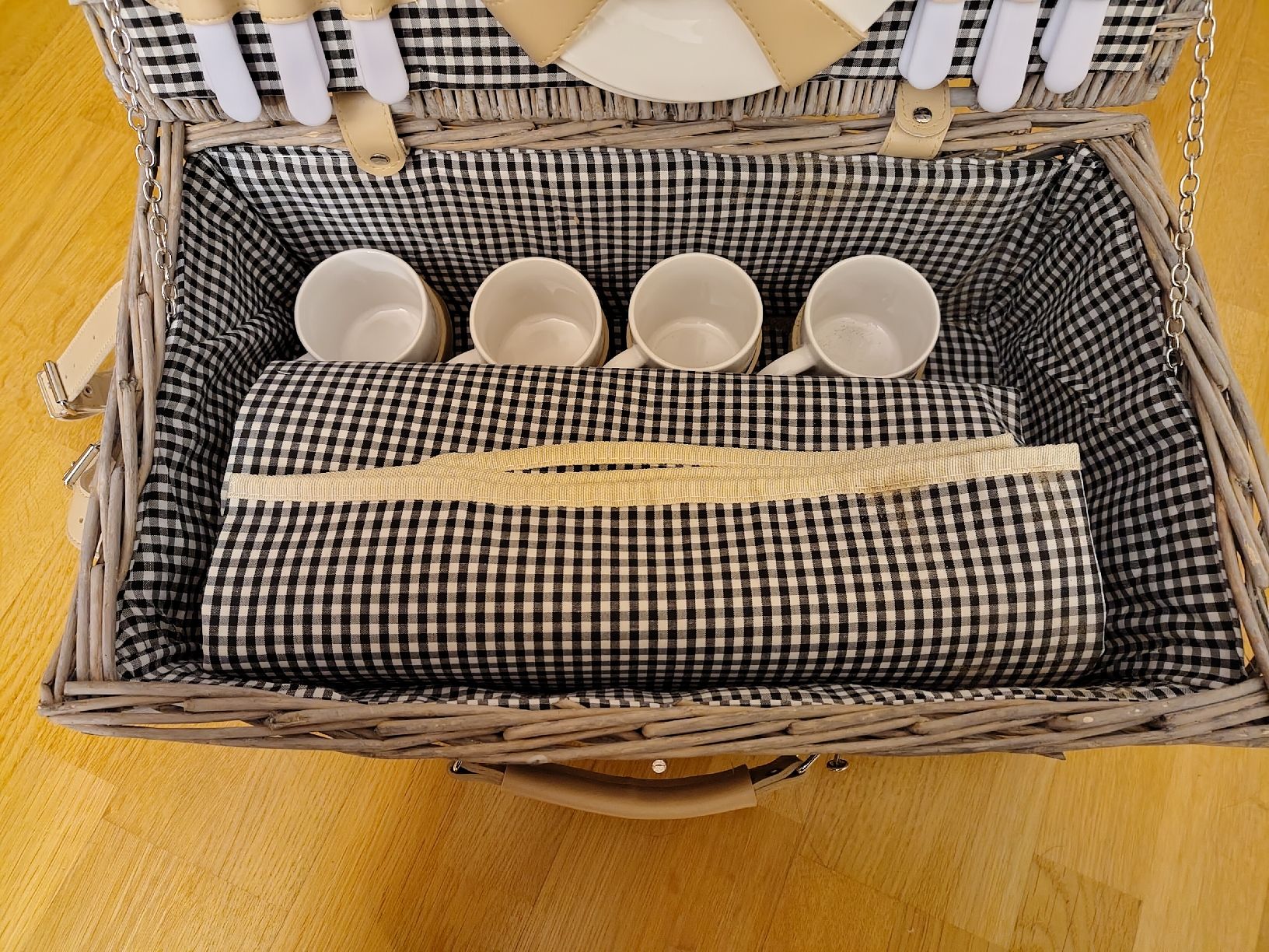 Altro per la casa: Vintage Picknickkorb aus Weide, komplett – Usato da Birsfelden venduto da bart_snyder 1