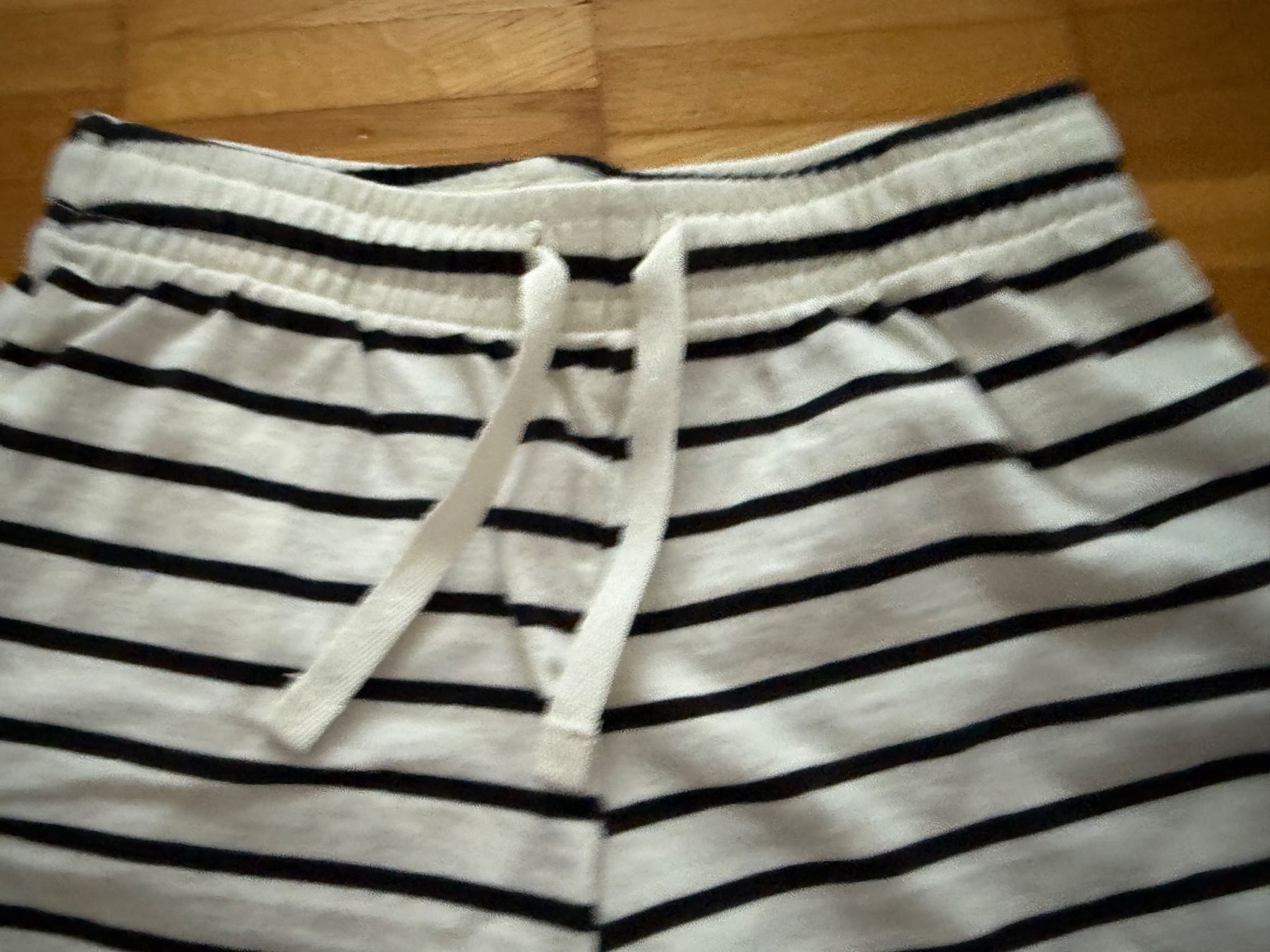 H&M Pantaloni: H&M kurze Hose Gr 104 – Nuovo (secondo la descrizione) da Richterswil venduto da Eunoia85 1