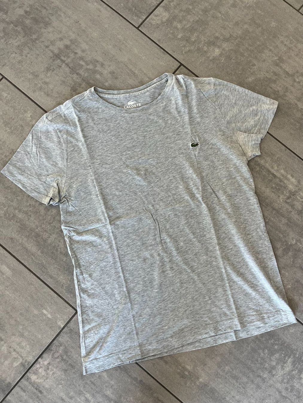 Lacoste T-shirt: LACOSTE T-Shirt Grau – Usato da Otelfingen venduto da Denis_ZH