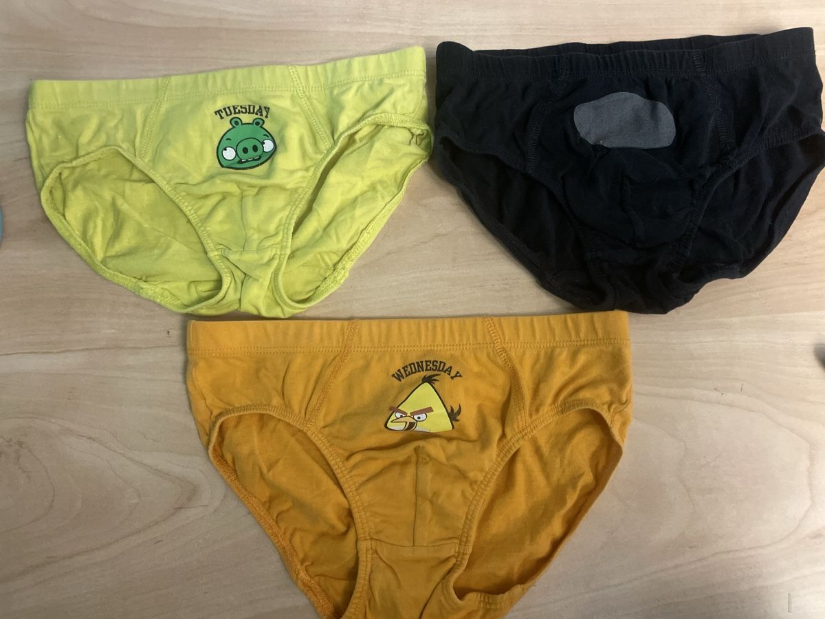 H&M Biancheria intima: 3 H&M Unterhosen Gr. 122/128 – Usato da Obergerlafingen venduto da cabo4